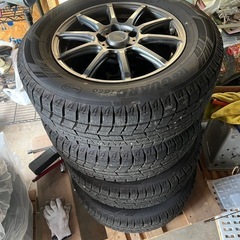 16インチ　スタッドレスタイヤ　215/65R16