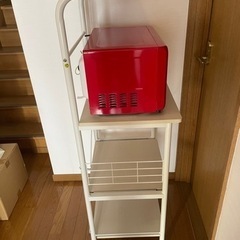 電子レンジとレンジ台のセットの画像