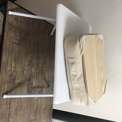 ニトリの折り畳みテーブルとラップデスクのセット