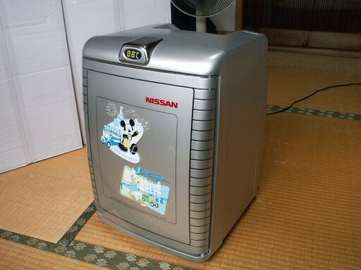 ポータブル冷蔵庫　AC100V／DC12V　HOT／COLD切替え　シュガレット電源OK　中古