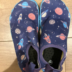 キッズライフベストと19センチウォーターシューズの画像