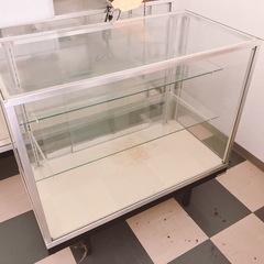 ガラスショーケース