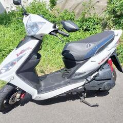 綺麗な小型スクーター入荷しました！キムコ VJR125の画像