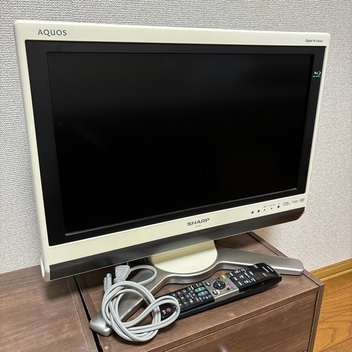 シャープ　ブルーレイ機能付きテレビ　20型