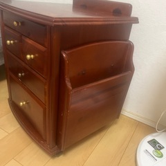 キャスターつきサイドテーブルの画像