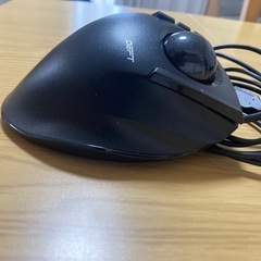 エレコム トラックボールマウス 人差し指 8ボタン チルト機能 有線 ブラック M-DT1URBKの画像