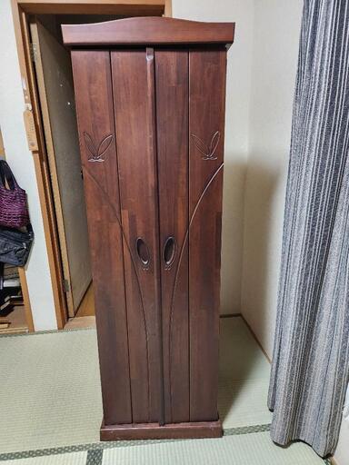 たぶん創価学会の仏壇だと思います