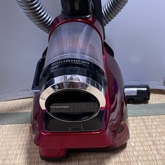 ☆明日引き取り限定値下げ☆東芝 掃除機 サイクロン 軽量 自走式 吸引力 強力 赤 レッド コンパクト ゴミを圧縮 ゴミ捨て簡単 抗菌加工 コード式 水洗いOK エコモードの画像