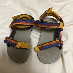 幼児用サンダルteva