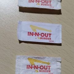 In-N-Out Burger カリフォルニア店舗限定のポテト用...