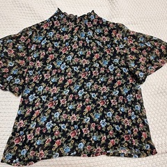 花柄ブラウス