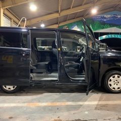 月々1.2万円〜分割払い可❗️車検2年付き！大人気☆トヨタ ヴォクシー ☆HDDナビ付き☆走行中DVD見れます☆ETC付き☆バックカメラ☆両側スライドドア付き☆ドライブレコーダー付きのフル装備☆車内広々三列シート‼️の画像