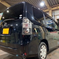 月々1.2万円〜分割払い可❗️車検2年付き！大人気☆トヨタ ヴォクシー ☆HDDナビ付き☆走行中DVD見れます☆ETC付き☆バックカメラ☆両側スライドドア付き☆ドライブレコーダー付きのフル装備☆車内広々三列シート‼️の画像