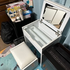 ミニドレッサー兼ミニデスク