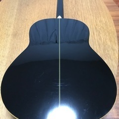 とてもキレイな音色のカッコいいアコースティックギター❣️