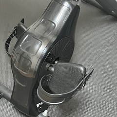 STEADY フィットネスバイク 【 Designed in Japan 独自開発の非接触式airホイール®︎ / 静音/専用モニター (心拍数/距離/カロリー/スピード) 折りたたみ 】ST120 タブレットホルダー 背もたれありの画像