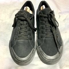 ノーブランド　カジュアルシューズ　大きめ　27 used 黒の画像