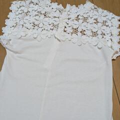 新品未使用　韓国旅行で買った白いカットソー　花柄レースの画像