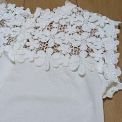 新品未使用　韓国旅行で買った白いカットソー　花柄レースの画像