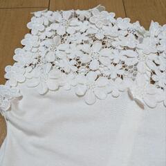 新品未使用　韓国旅行で買った白いカットソー　花柄レースの画像