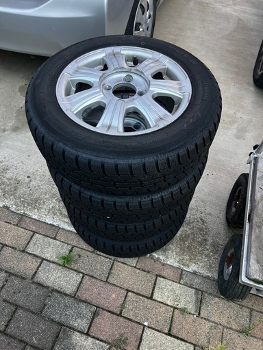 スタッドレスタイヤ美品　175.65R14 アルミホイール　アクア