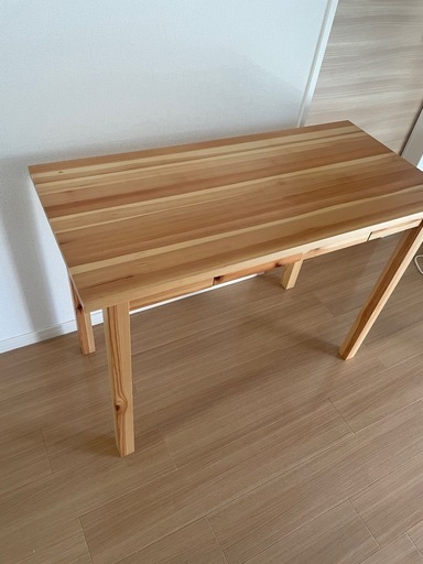 IKEAのパイン材デスク BATTERN (Hitto) 瑞江のテーブル