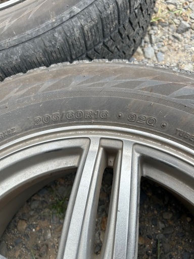 205/60R16 ブリヂストン　スタッドレスタイヤ  