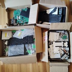 ジャンクノートパソコンの本体・パーツ 他大量パーツ 都市鉱山 金抽出用‼①の画像