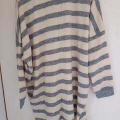 タグ付き未使用セーターの画像