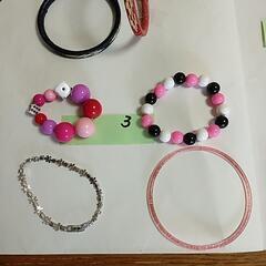 子ども用ブレスレット２個まとめて100円の画像