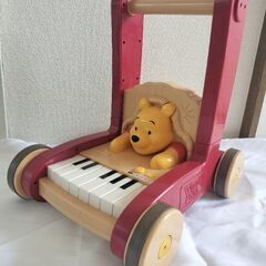 くまのプーさん　おしりふりふりウォーカーピアノ　歩行器