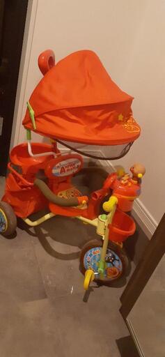 アンパンマン三輪車デラックス　ステップ　屋根付き