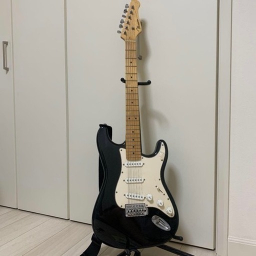 mavis ギター　モノクロ