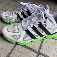 アディダスadidasスニーカー
の画像