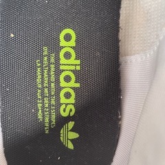 アディダスadidasスニーカー
の画像