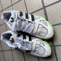 アディダスadidasスニーカー
