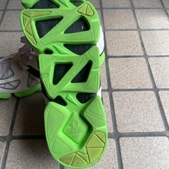 アディダスadidasスニーカー
の画像