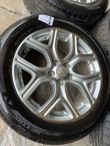 三菱 アウトランダー PHEV 純正  タイヤサイズ　225/55/R18