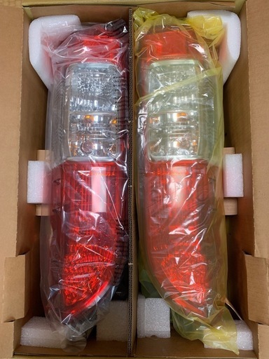 ハイエース8型新車外しテールランプ