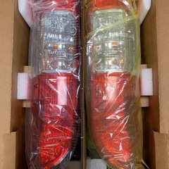 ハイエース8型新車外しテールランプ