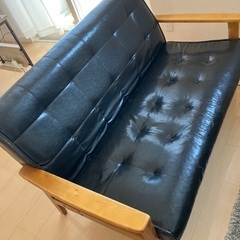 革素材ソファーでシックなお部屋に
