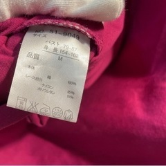 ブラウス　半袖　Tシャツ　ショッキングピンク　レディース　オフィスカジュアルの画像