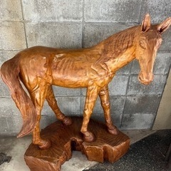 イタリアン椅子4脚、クルマ椅子、バギー、馬のオブジェのセットの画像