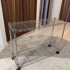 美品　小ぶりなスチールラック　シルバー　スチールシェルフ　棚