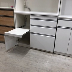 松田家具レンジボード　スライド扉ホワイト【トレファク堺福田店】の画像
