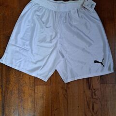 サッカーPuma 白ズボン　白ソックス(25～27cm)　シンガードMの画像