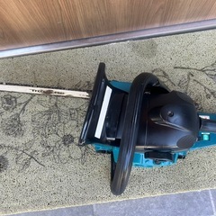 マキタ エンジンチェーンソー MEA3201Mプロ機　切断機　山師　伐採の画像