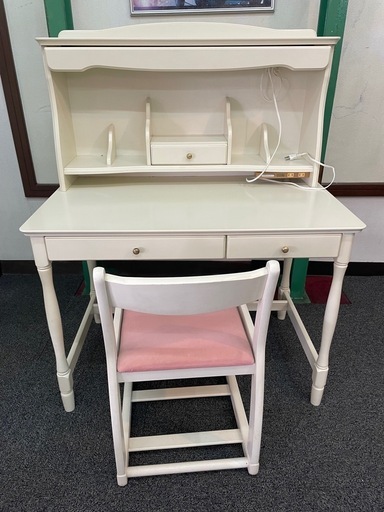 値下げ＊
学習デスク＊椅子付き＊ホワイト