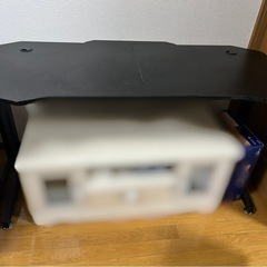 PCやモニターが置けるデスク（いなければ近日中粗大ゴミで出す予定です）