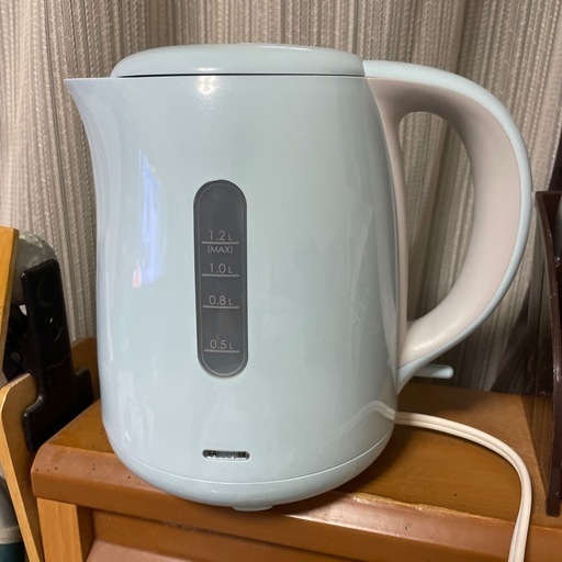 電気　ケトル　水色